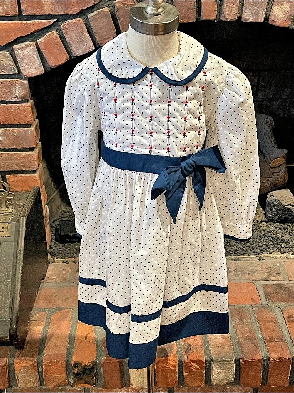 Vintage Polly Flinders Hand Smocked Dress Polka Dot Girls Size 5 White & Blue
